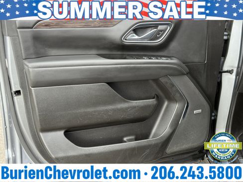 Used 2022 Chevrolet Suburban Z71 w/ Luxury Package AWD/4WD image 9