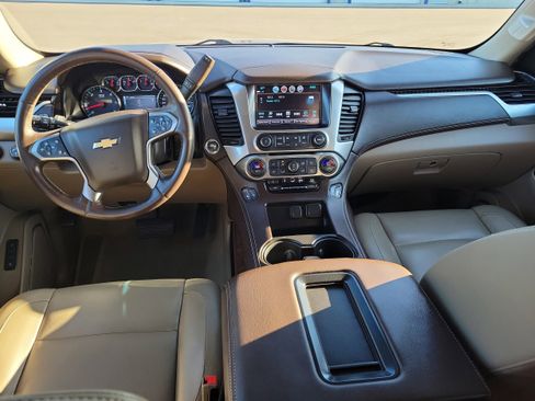 Used 2018 Chevrolet Suburban LT w/ Luxury Package image 15
