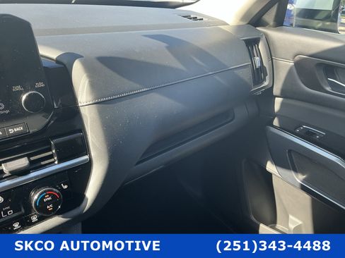 Used 2023 Nissan Pathfinder SL w/ Black Appearance Package FWD image 24