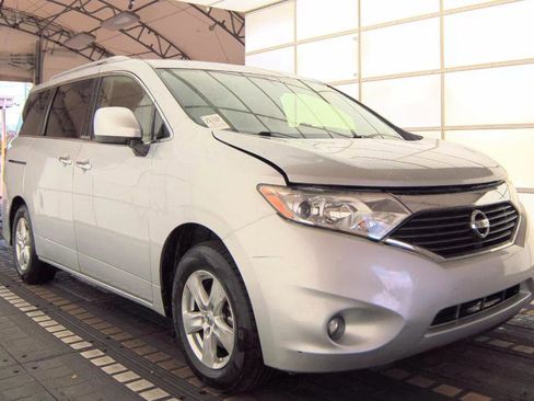 Used 2017 Nissan Quest SV image 3