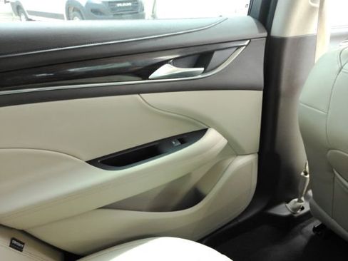 Used 2017 Buick LaCrosse Essence FWD image 31