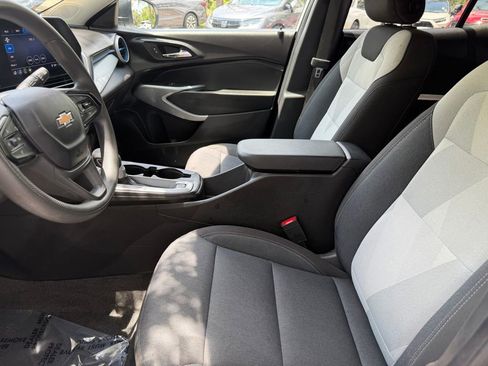 Used 2025 Chevrolet Trax LS FWD image 14