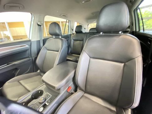 Used 2021 Volkswagen Atlas SE w/ Towing Package AWD/4WD image 14