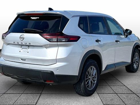 Used 2024 Nissan Rogue S FWD image 11
