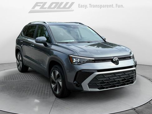 New 2026 Volkswagen Taos SE AWD/4WD image 1