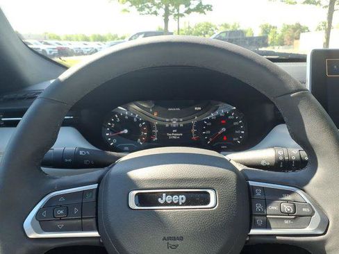 Certified 2023 Jeep Compass Limited w/ Sun and Sound Group AWD/4WD image 20