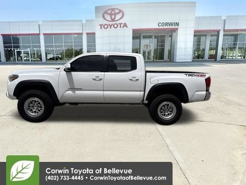 Used 2017 Toyota Tacoma TRD Off-Road w/ Tow Package (A/T) AWD/4WD image 12