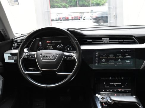 Used 2021 Audi e-tron Premium w/ Convenience Plus Package image 31