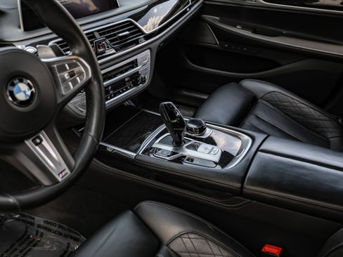 Used 2020 BMW 750i xDrive w/ Executive Package AWD/4WD image 23