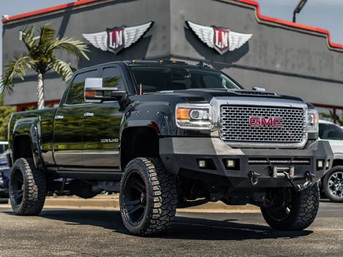 Used 2017 GMC Sierra 2500 Denali w/ Duramax Plus Package AWD/4WD image 1