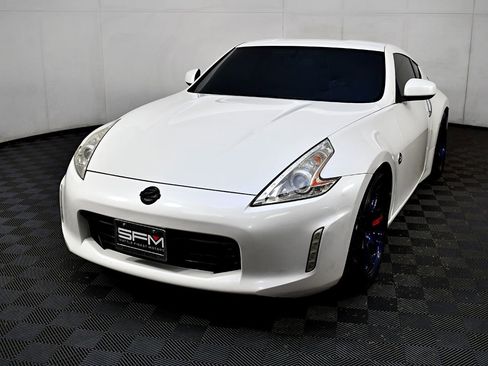 Used 2013 Nissan 370Z Touring w/ Sport Pkg image 2