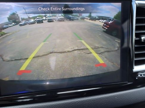Used 2023 Chrysler Pacifica Touring-L FWD image 17