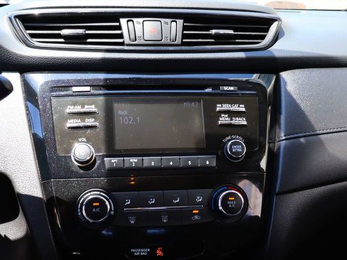 Used 2017 Nissan Rogue S AWD/4WD image 44