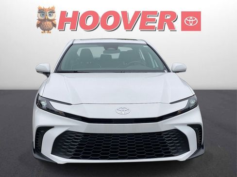 Used 2025 Toyota Camry SE FWD image 8