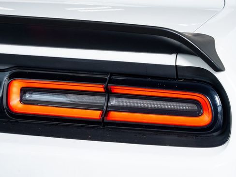 Used 2019 Dodge Challenger SRT Hellcat w/ Widebody Package RWD image 13