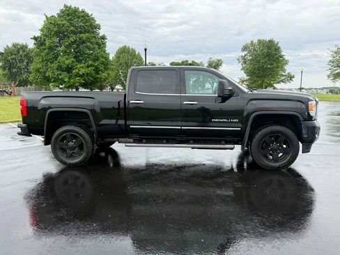 Used 2015 GMC Sierra 2500 Denali w/ Duramax Plus Package AWD/4WD image 4