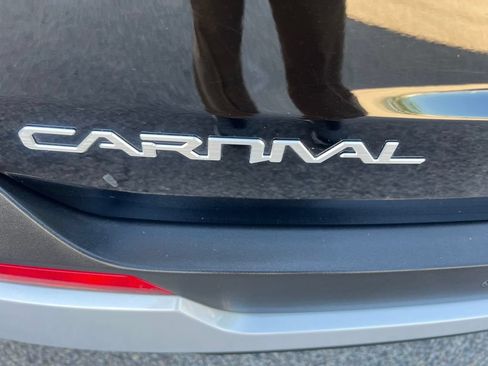 Certified 2025 Kia Carnival LXS FWD image 29