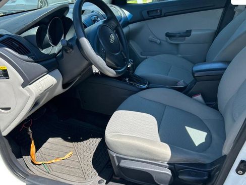 Used 2013 Kia Forte LX FWD image 4
