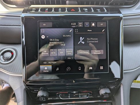 New 2025 Jeep Grand Cherokee 4WD image 25