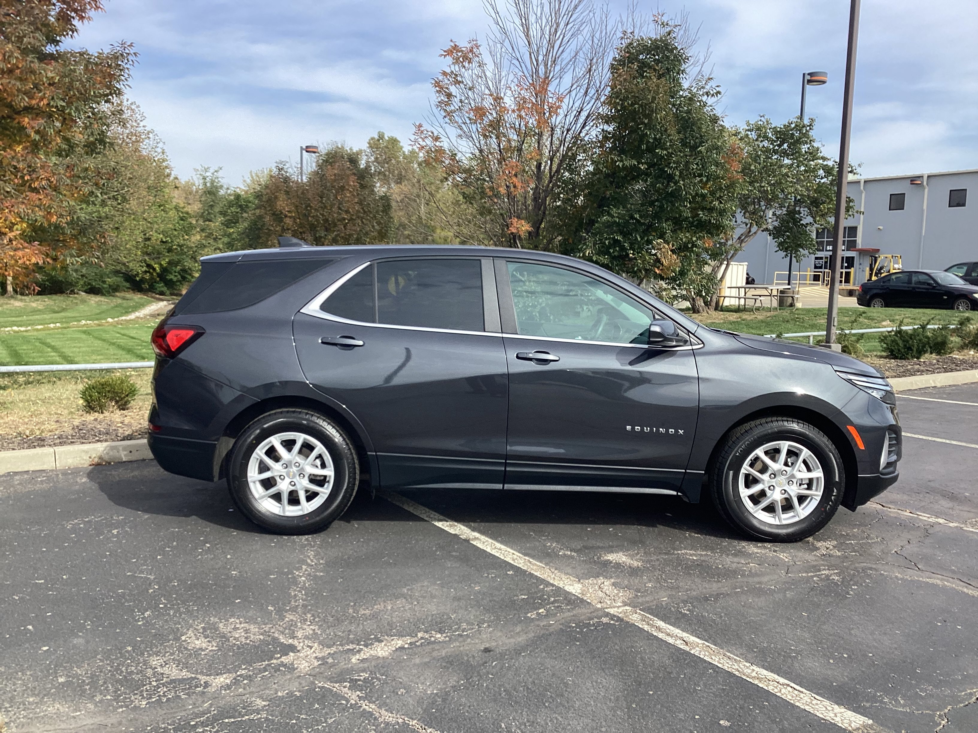 Used 2022 Chevrolet Equinox LT FWD image 1