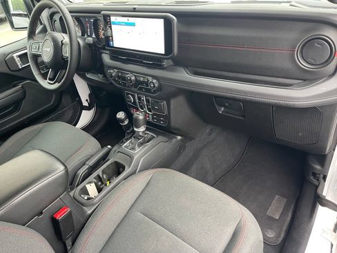 Used 2025 Jeep Wrangler Unlimited Rubicon AWD/4WD image 32