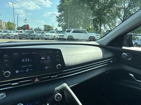 Used 2023 Hyundai Elantra SEL FWD image 13