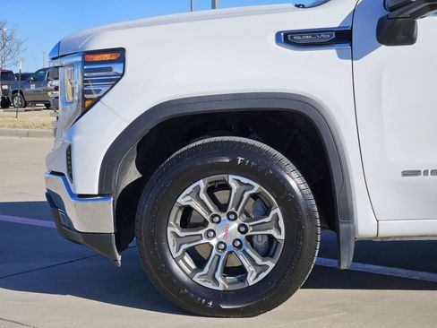 Used 2024 GMC Sierra 1500 SLT image 12