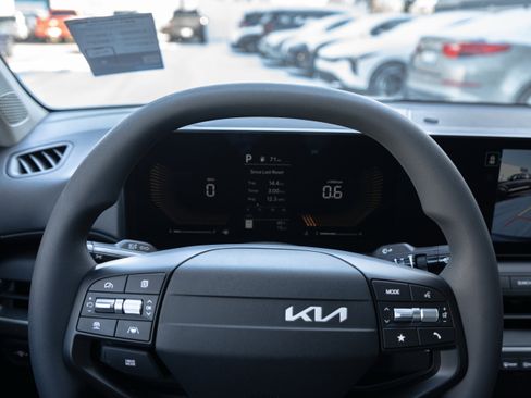 New 2025 Kia K4 LXS image 14