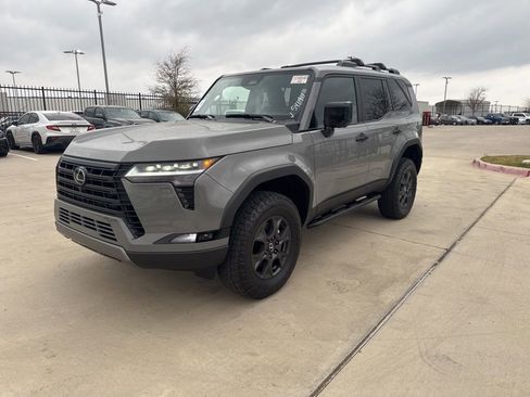 Used 2025 Lexus GX 550 image 2