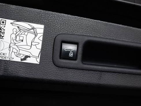 Used 2022 Toyota Sienna XSE image 23