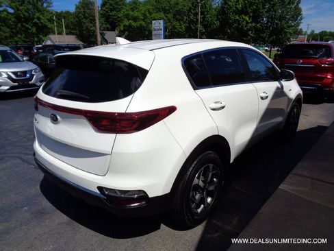 Used 2022 Kia Sportage LX AWD/4WD image 3