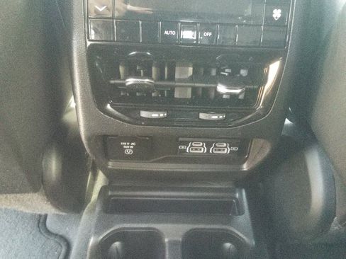 Used 2023 Jeep Grand Cherokee L Laredo image 13