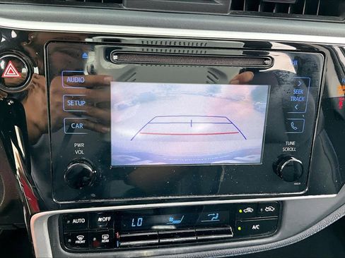 Used 2019 Toyota Corolla SE FWD image 25