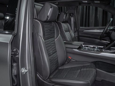 Used 2026 Cadillac Escalade V w/ LPO, Onyx Lite Package AWD/4WD image 16