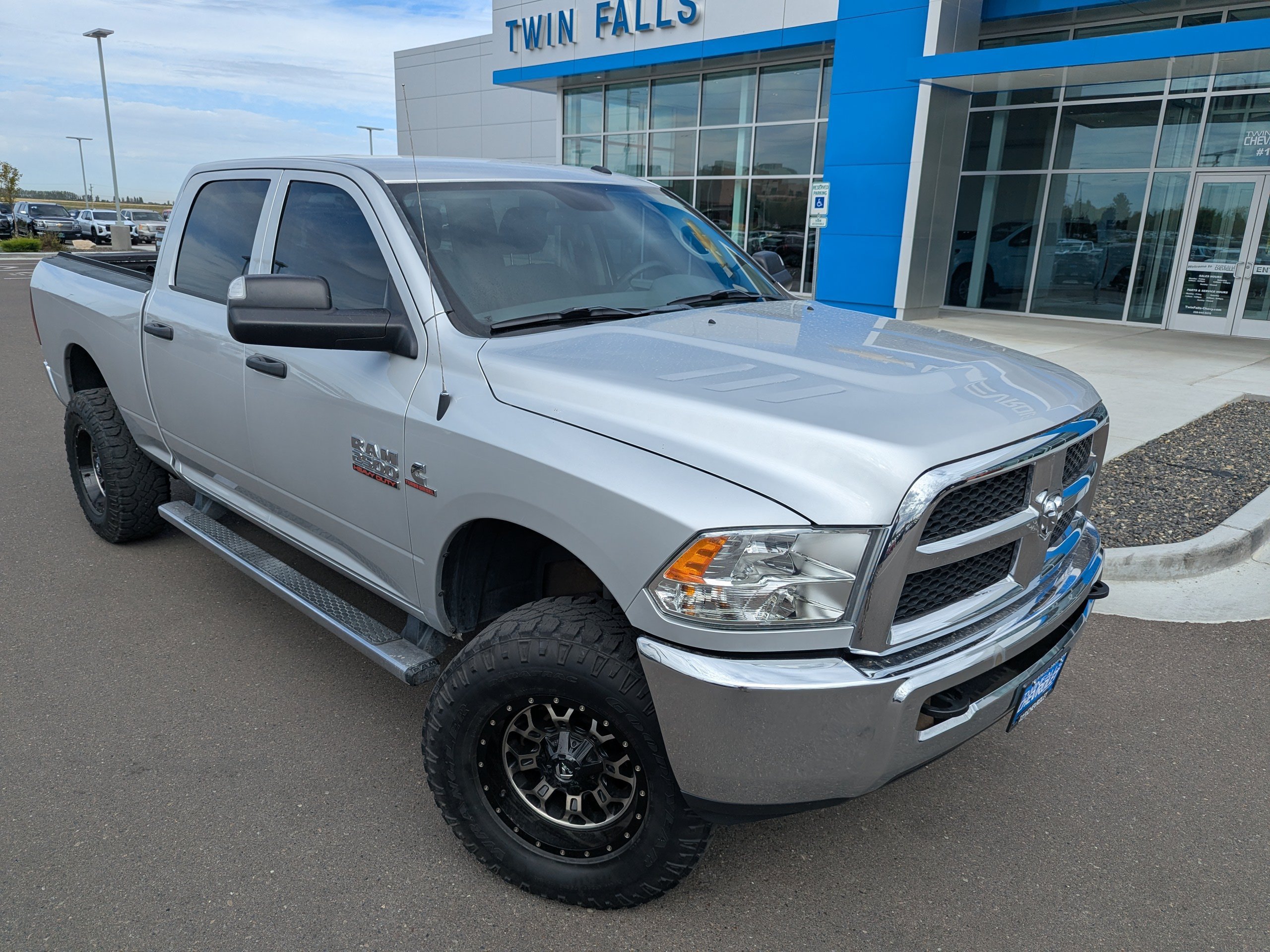 Used 2017 RAM 2500 Tradesman w/ Chrome Appearance Group AWD/4WD image 3