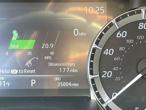 Used 2023 Toyota Highlander LE FWD image 16