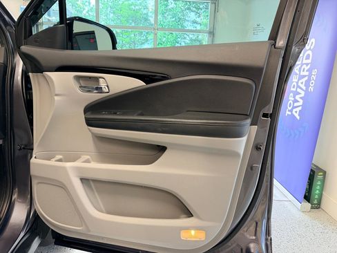 Used 2021 Honda Pilot Touring image 27