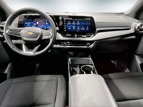 Used 2025 Chevrolet Equinox LT image 8