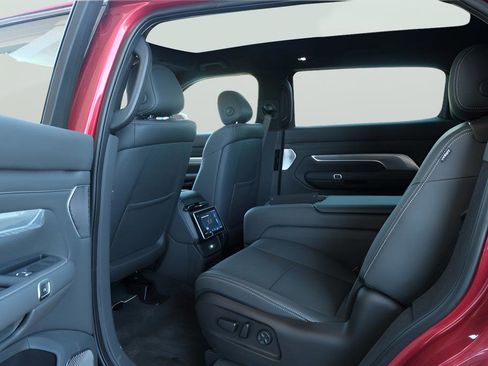 New 2024 VinFast VF 9 Plus AWD/4WD image 19