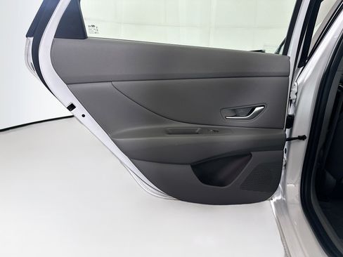 Used 2025 Hyundai Elantra SEL image 27