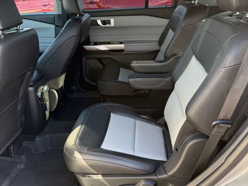 Used 2022 Ford Explorer XLT w/ Equipment Group 202A image 11