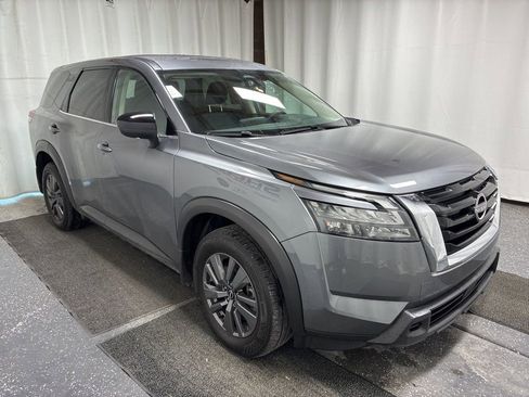 Used 2024 Nissan Pathfinder S image 3