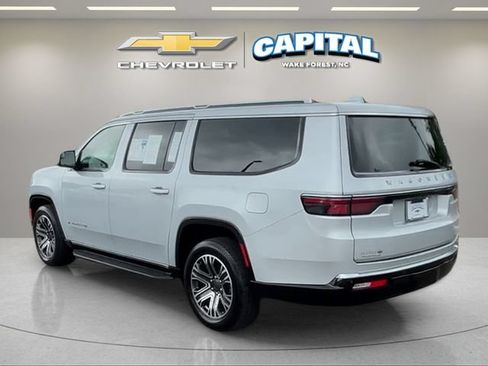 Used 2023 Jeep Wagoneer L Series II AWD/4WD image 3