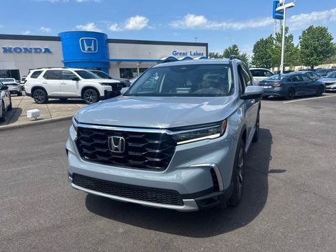 Used 2023 Honda Pilot Touring image 2