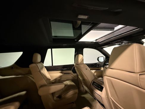 Used 2023 Cadillac Escalade Premium Luxury AWD/4WD image 46