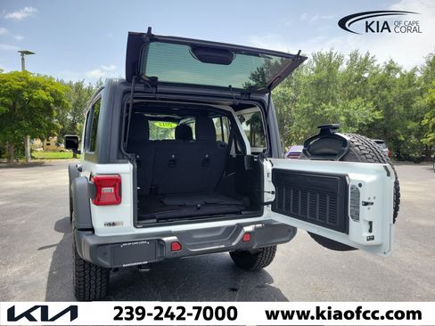 Used 2021 Jeep Wrangler Unlimited Sport AWD/4WD image 10