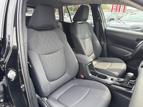 Used 2023 Toyota Corolla Cross LE w/ Moonroof Package AWD/4WD image 28