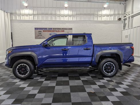 Used 2024 Toyota Tacoma TRD Off-Road AWD/4WD image 2