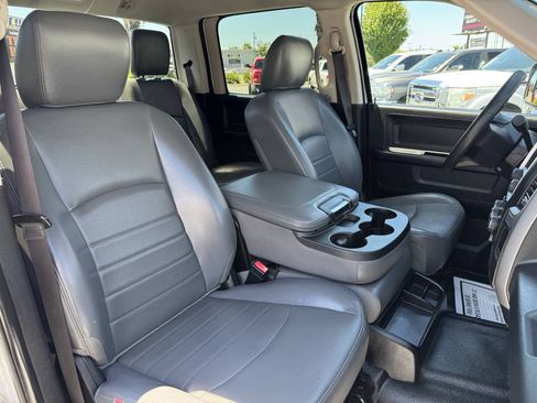 Used 2016 RAM 3500 Tradesman w/ Chrome Appearance Group AWD/4WD image 16