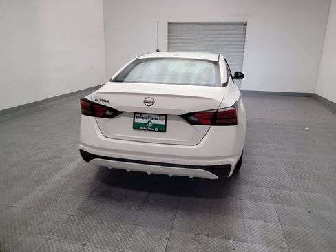 Used 2025 Nissan Altima 2.5 SV FWD image 7